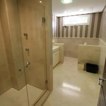 Holiday home 5 Bedrooms And Private Pool In Marbella