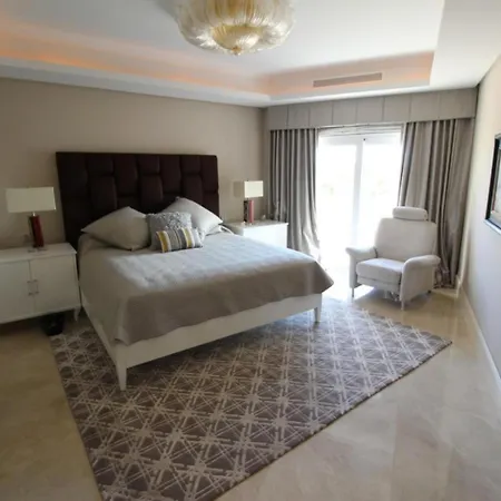 5 Bedrooms And Private Pool In Holiday home Marbella