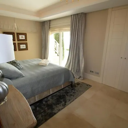 5 Bedrooms And Private Pool In Holiday home *
