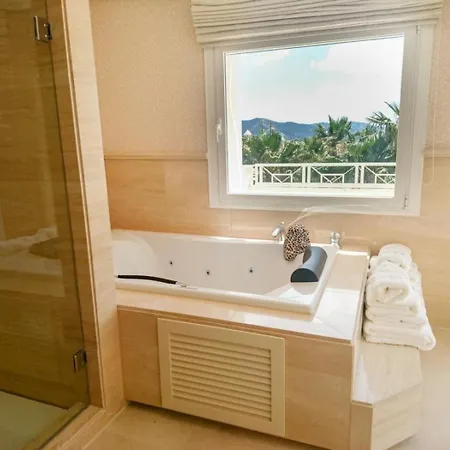 Holiday home 5 Bedrooms And Private Pool In Marbella