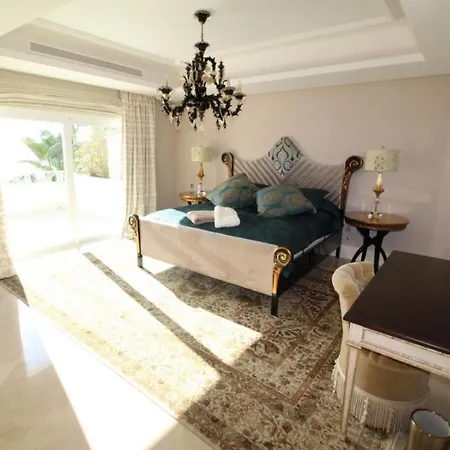 5 Bedrooms And Private Pool In Holiday home Marbella