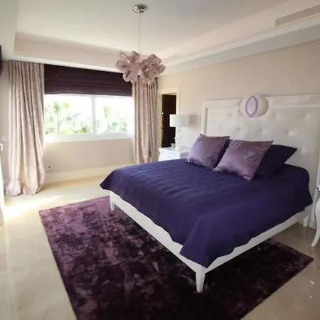 5 Bedrooms And Private Pool In Marbella