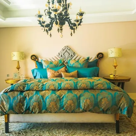 5 Bedrooms And Private Pool In Holiday home
