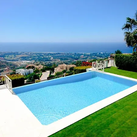 Holiday home 5 Bedrooms And Private Pool In