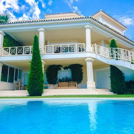 5 Bedrooms And Private Pool In Holiday home *