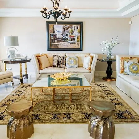 5 Bedrooms And Private Pool In *